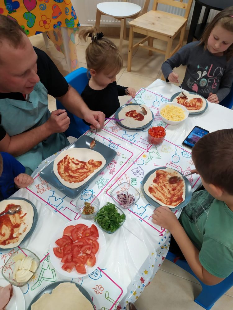 Warsztat Kulinarny dla dzieci Ekstra Agrafkowa Pizza.